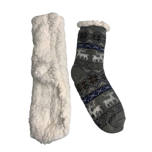 Bundle of 2 Pairs Non Slip Winter Socks & 1 Bridger bowl Pom Pom winter cap - Picture 7 of 12